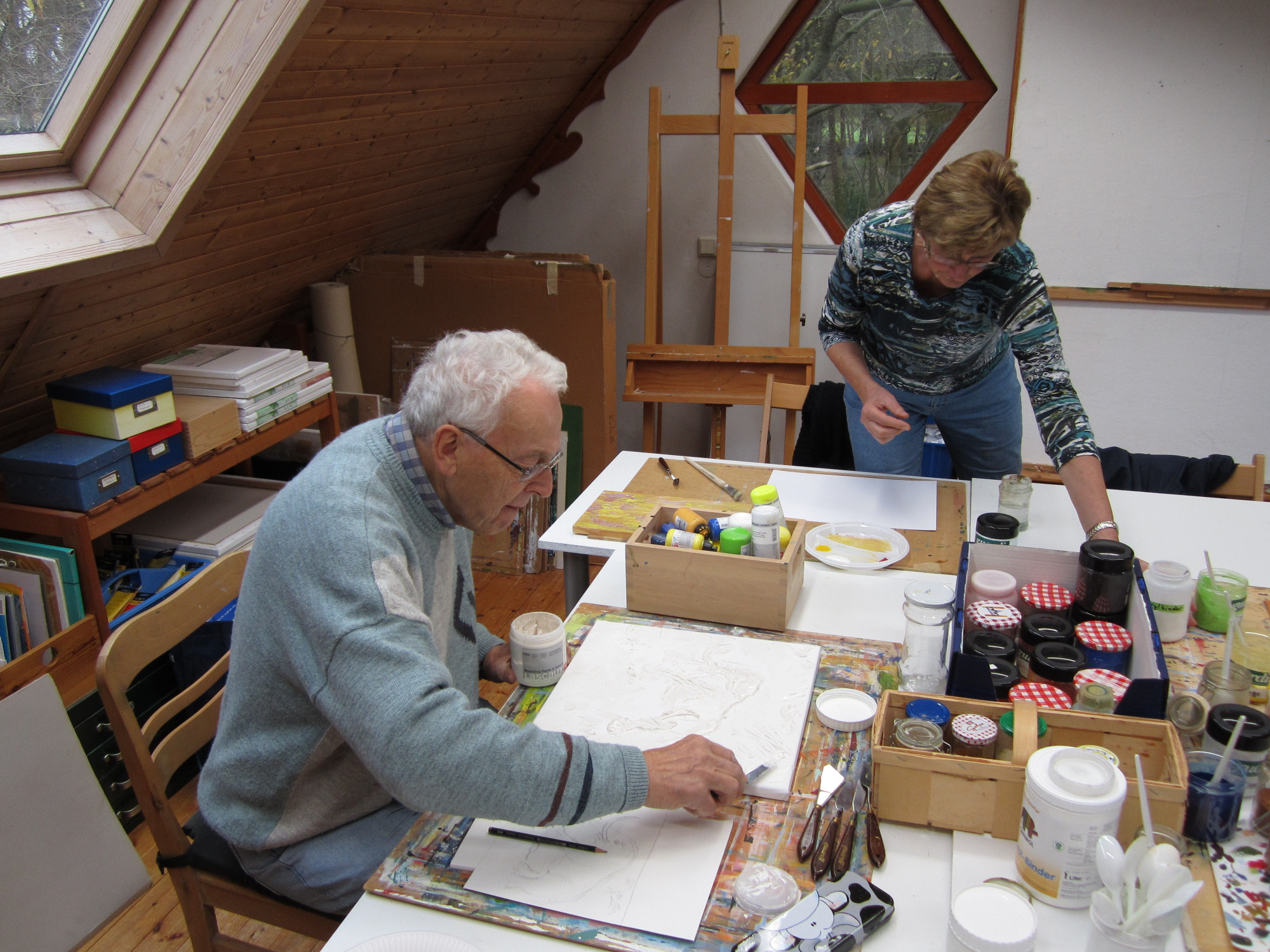 Kursteilnehmer im Atelier